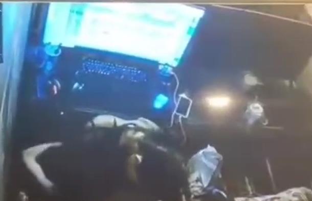 551-武昌理工网吧多次上演情侣大战