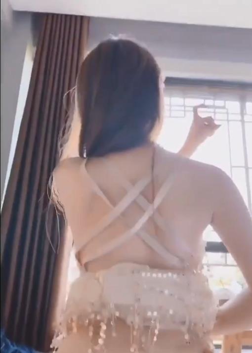 658-不见星空-91逆天颜值美女微信福利群大耻度视频[1V-471M]