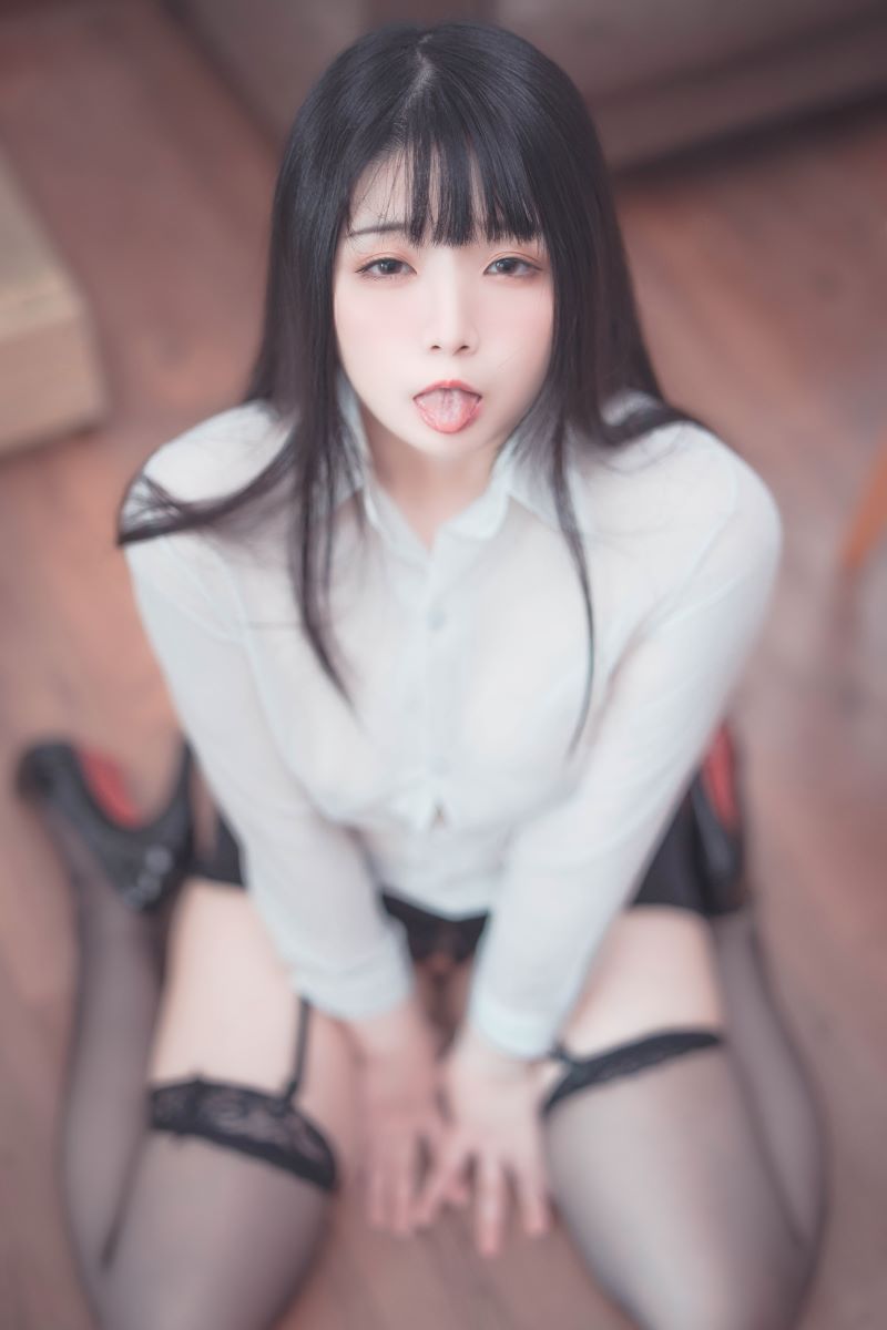 2311-落落Raku-台湾极品COSER大度作品合集[24套-13.2G] - 全文