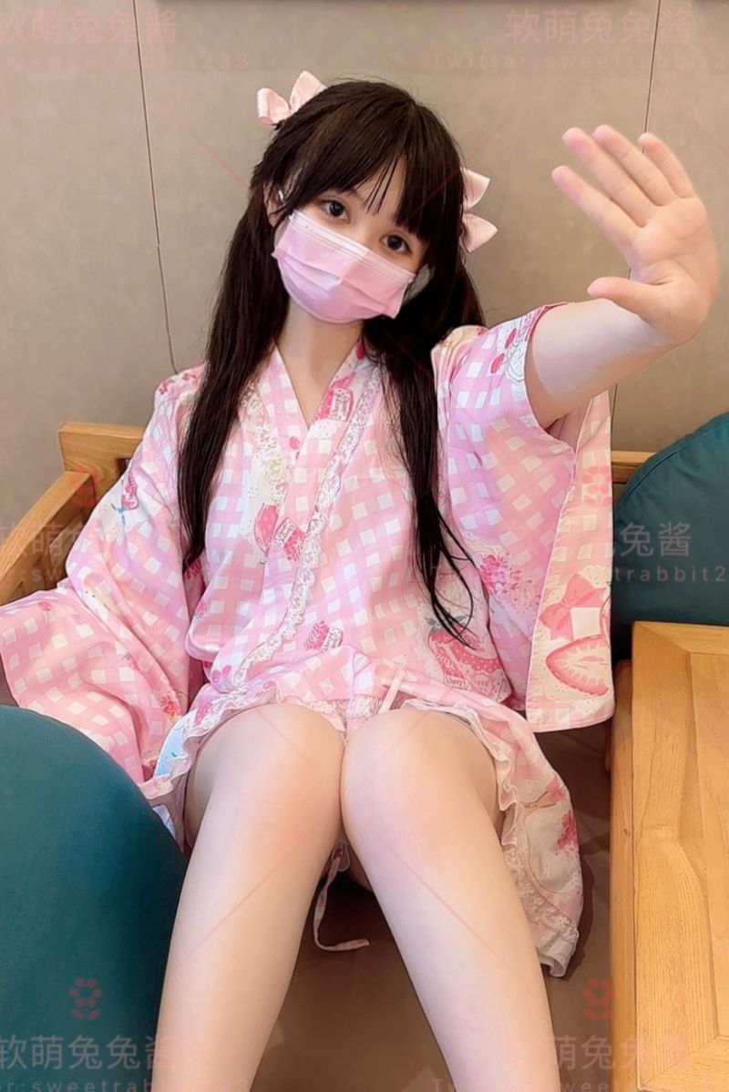 2338-软萌兔兔酱-娇小萝莉COSer白虎作品合集[14套-14.5G]