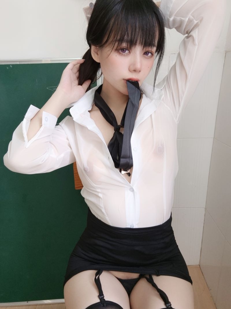 2758-九言-抖音博主是什么鸽子COS作品全集[115套-55.8G] - 全文